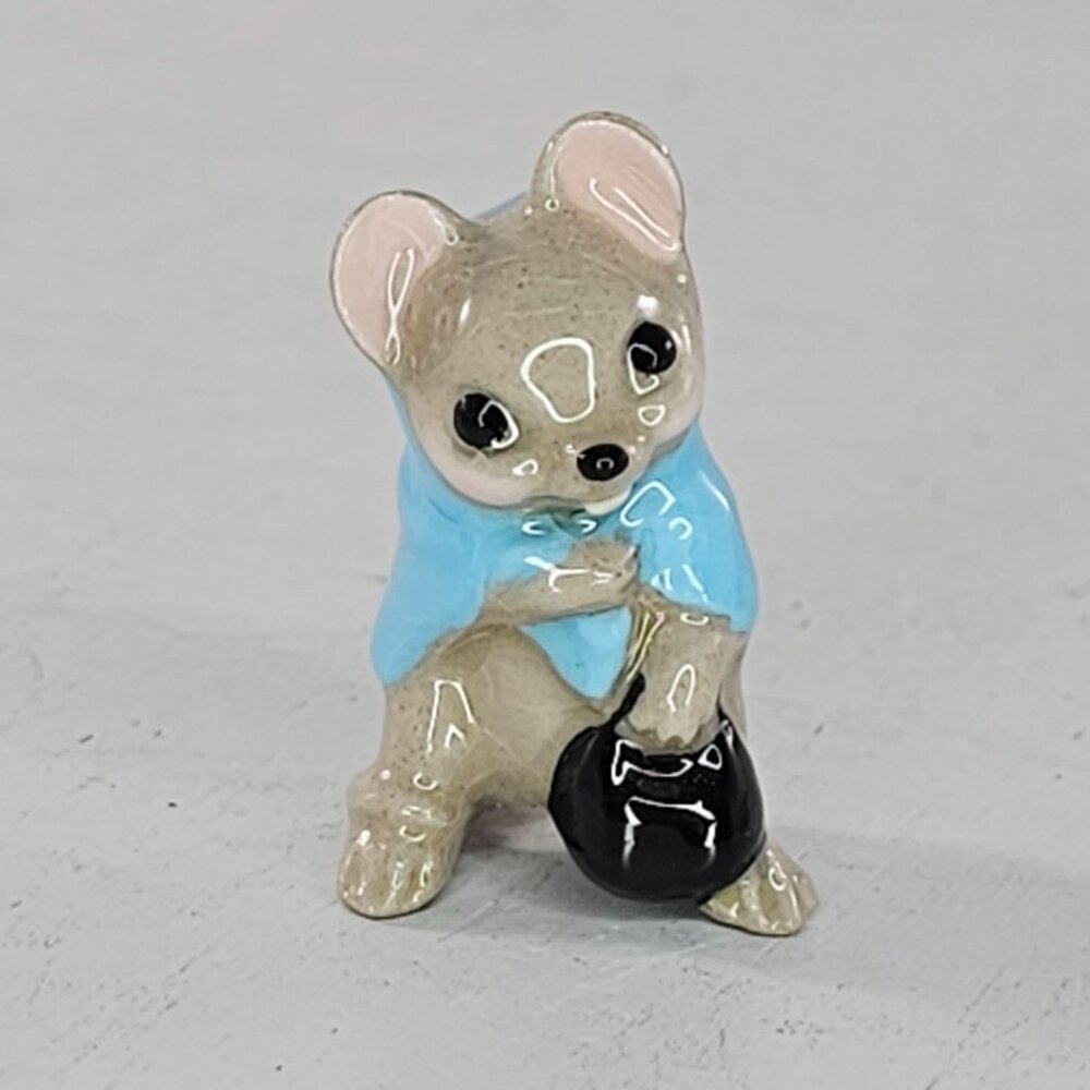 Hagen Renaker Country Mouse Miniature Figurine Wearing Blue Shawl
